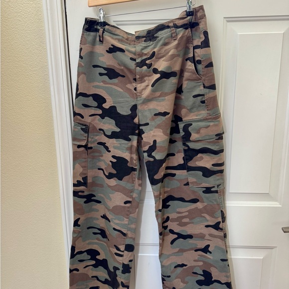 GAP Camouflage Cargo Pants - Black and Tan Size 12 - Picture 10 of 10